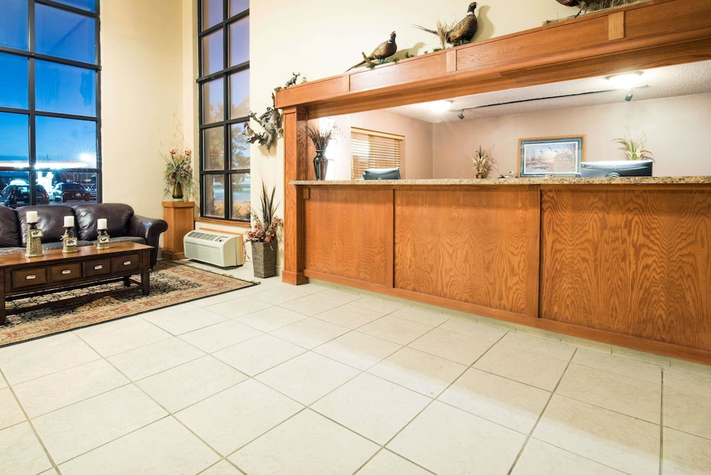 Howard Johnson by Wyndham Oacoma Hotel and Suites 6/31