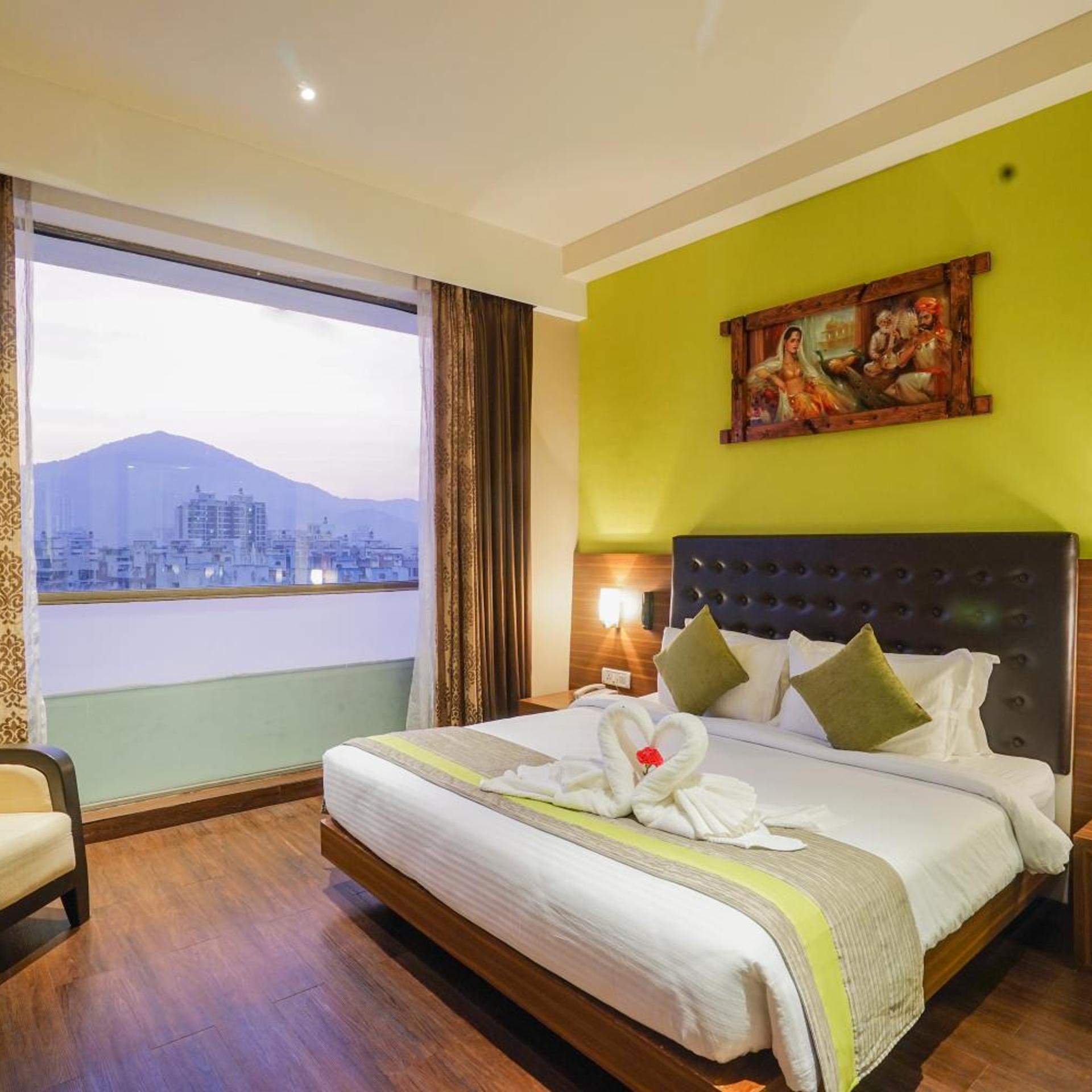Super, Deluxe, King Bed