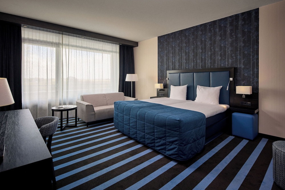 Deluxe, King Bed, Courtyard View, Jetted Tub