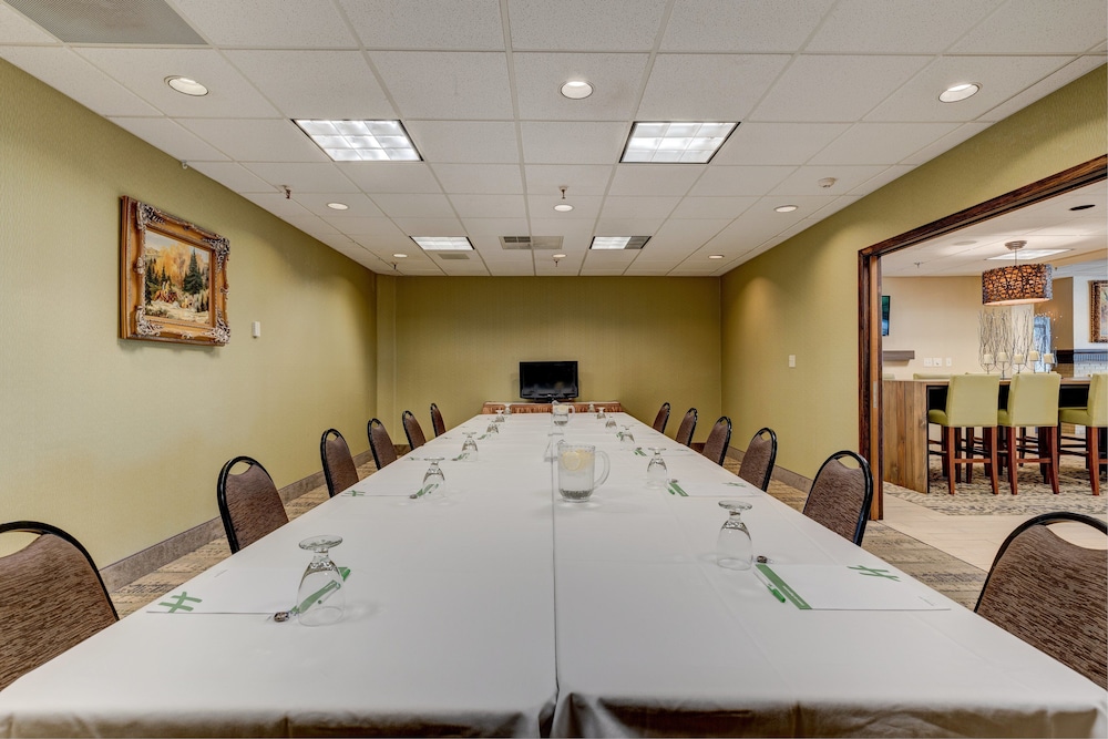 Holiday Inn Spearfish-Convention Center 48/55