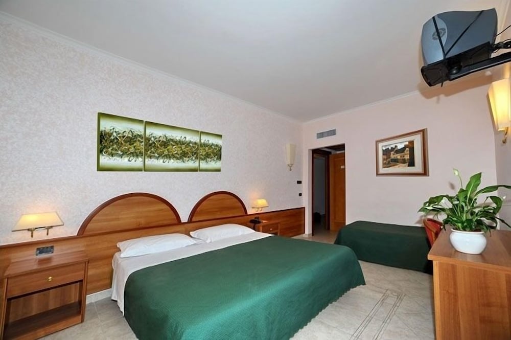 Hotel L'Aquila 7/19