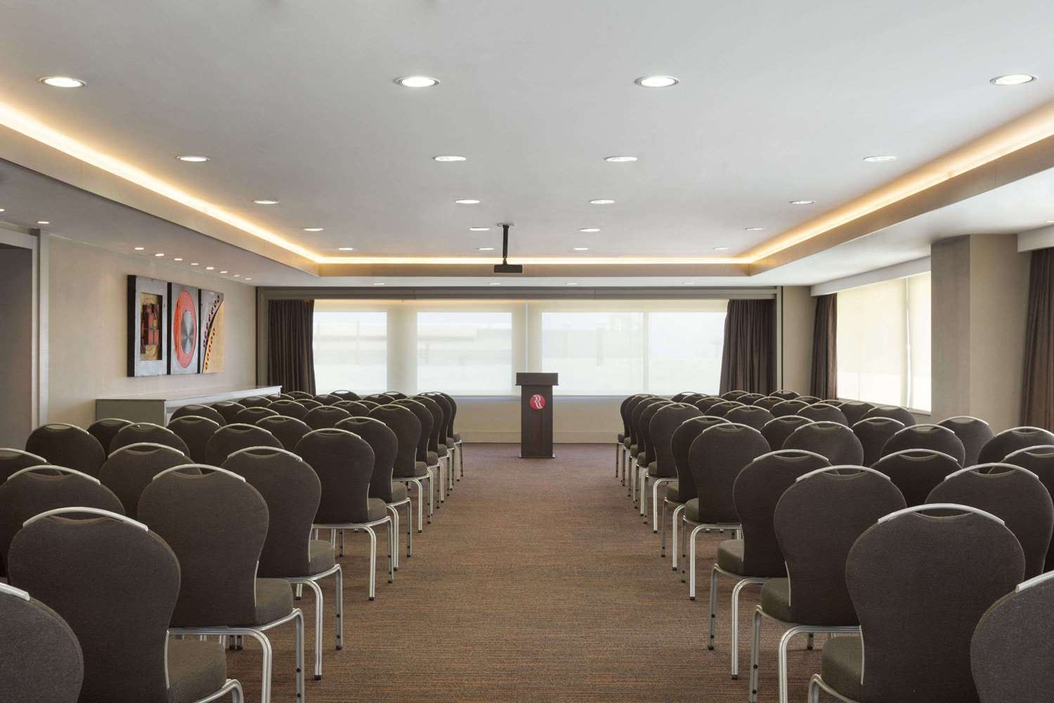 Ramada Hotel & Suites by Wyndham Izmir Kemalpasa 10/12