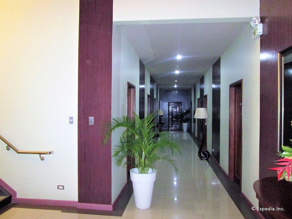 Uptown Condotel 12/73