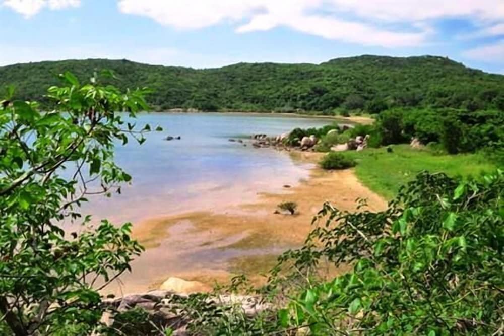 Whale Island Resort 60/68