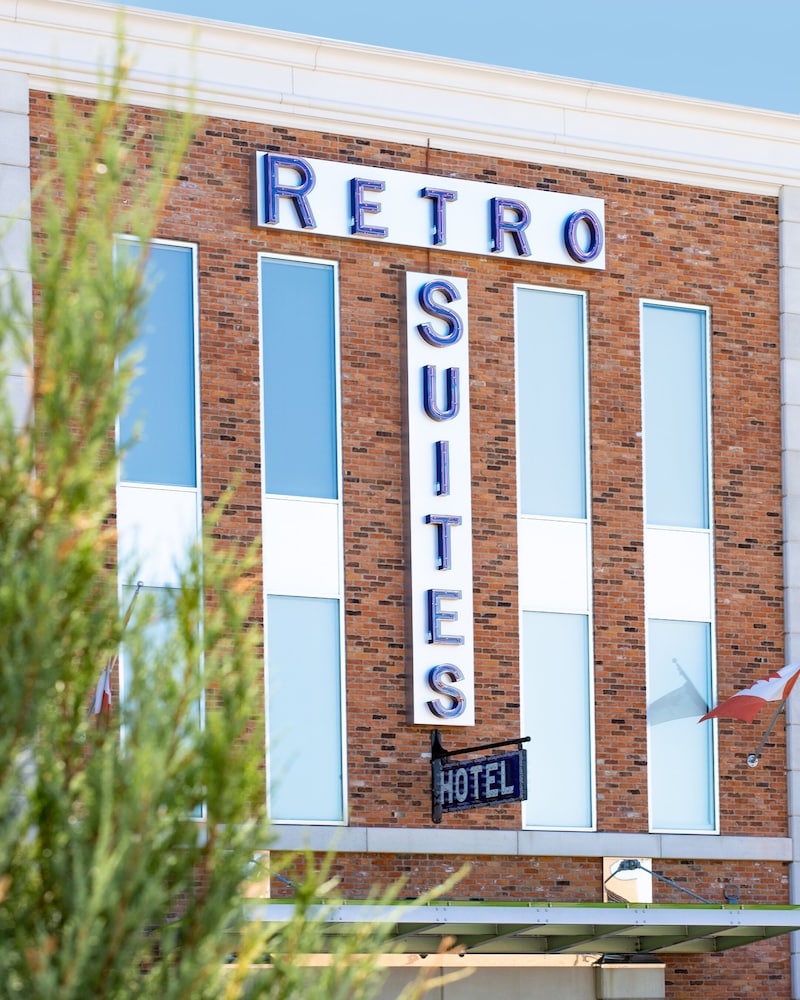 Retro Suites Hotel 44/83