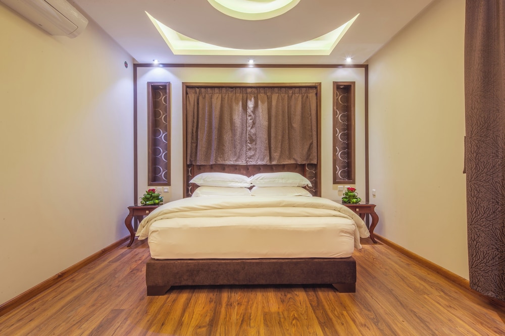 2 BEDROOMS, BASIC, DOUBLE BED