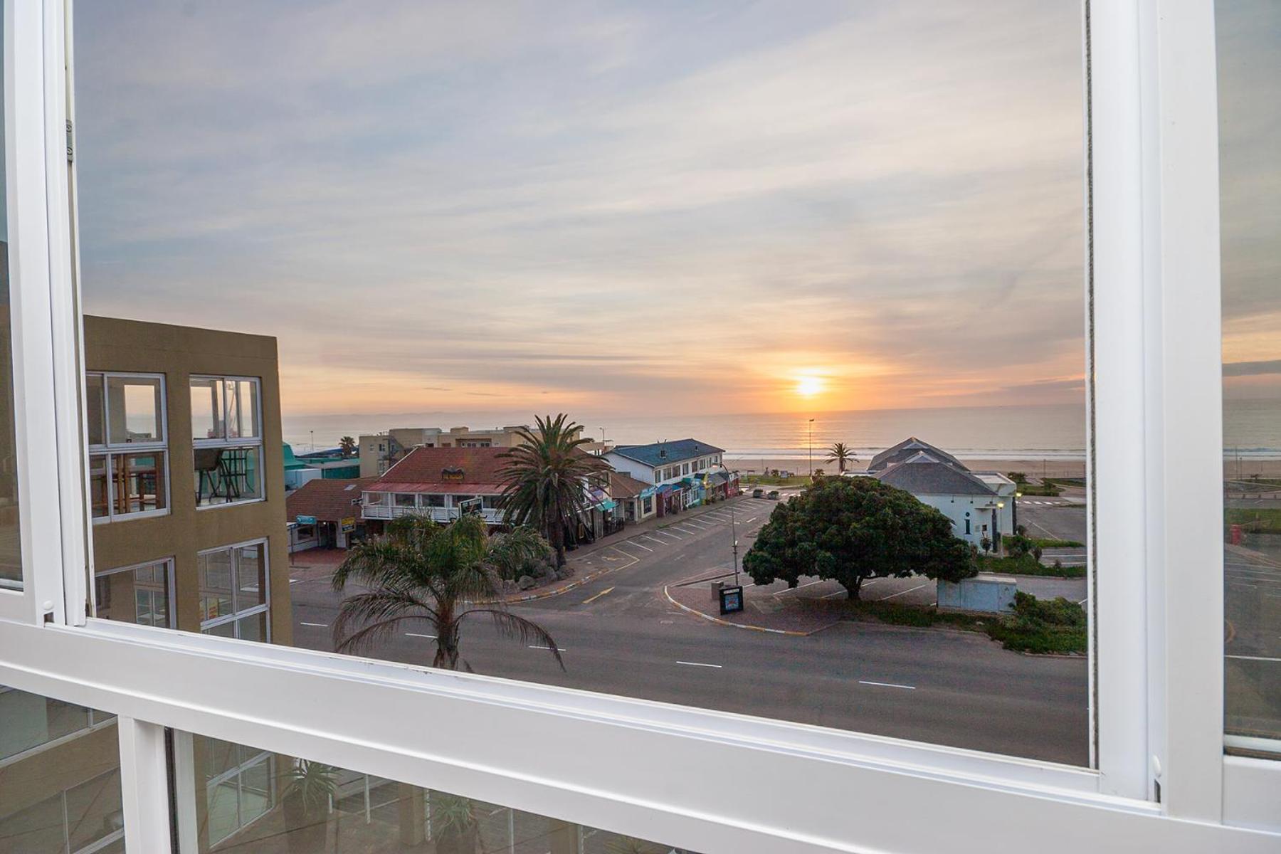 Main Beach Penthouse 2/14