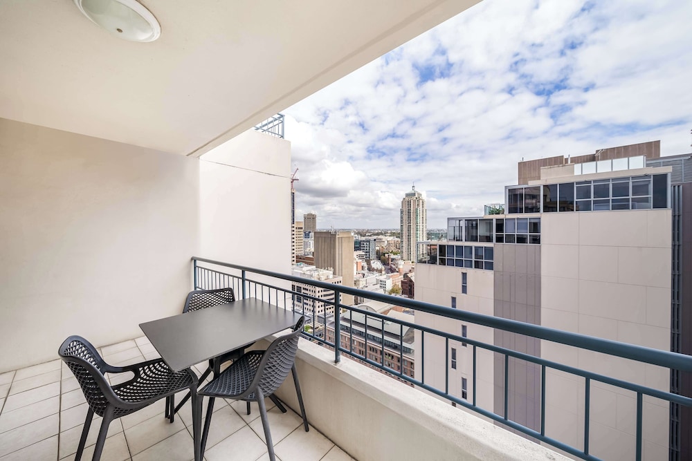 Oaks Sydney Castlereagh Suites 60/78