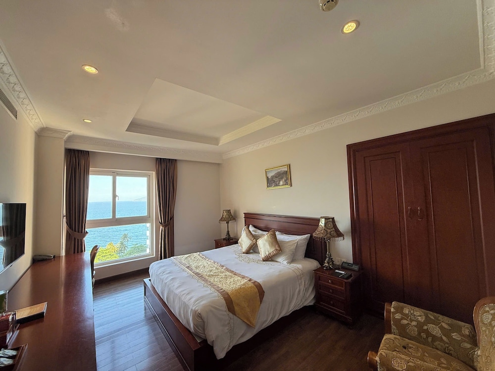 Nha Trang Palace Hotel 34/66