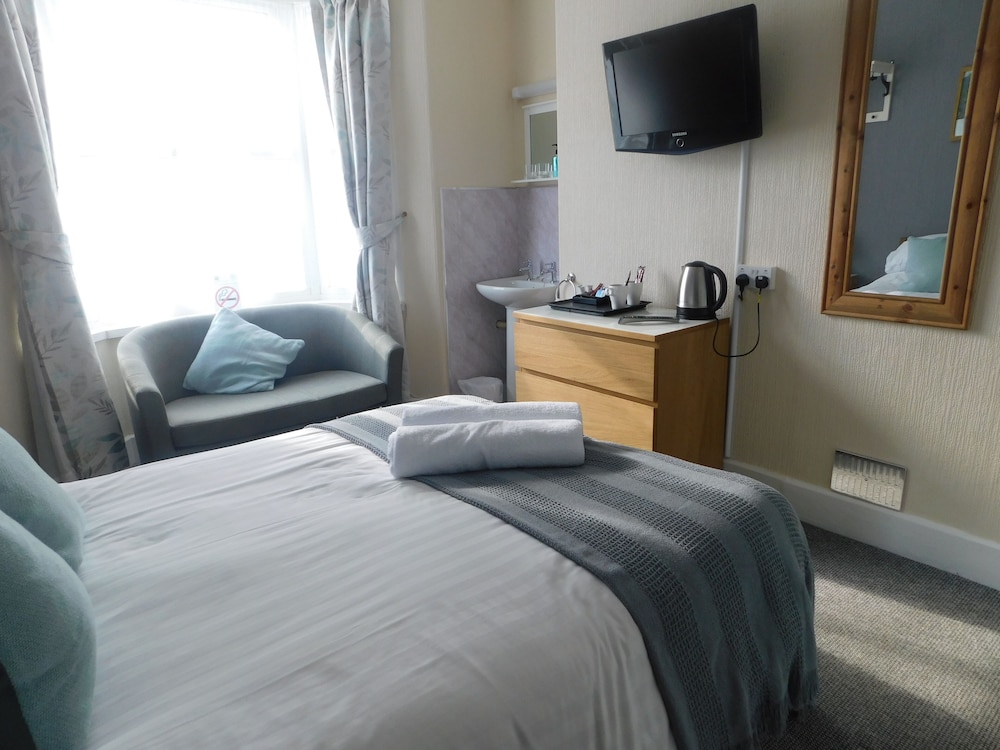 St. Weonards Hotel 5/33