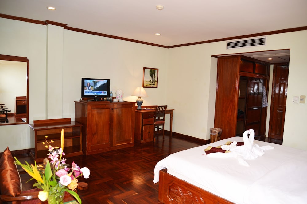 ANGKOR HOTEL 7/36