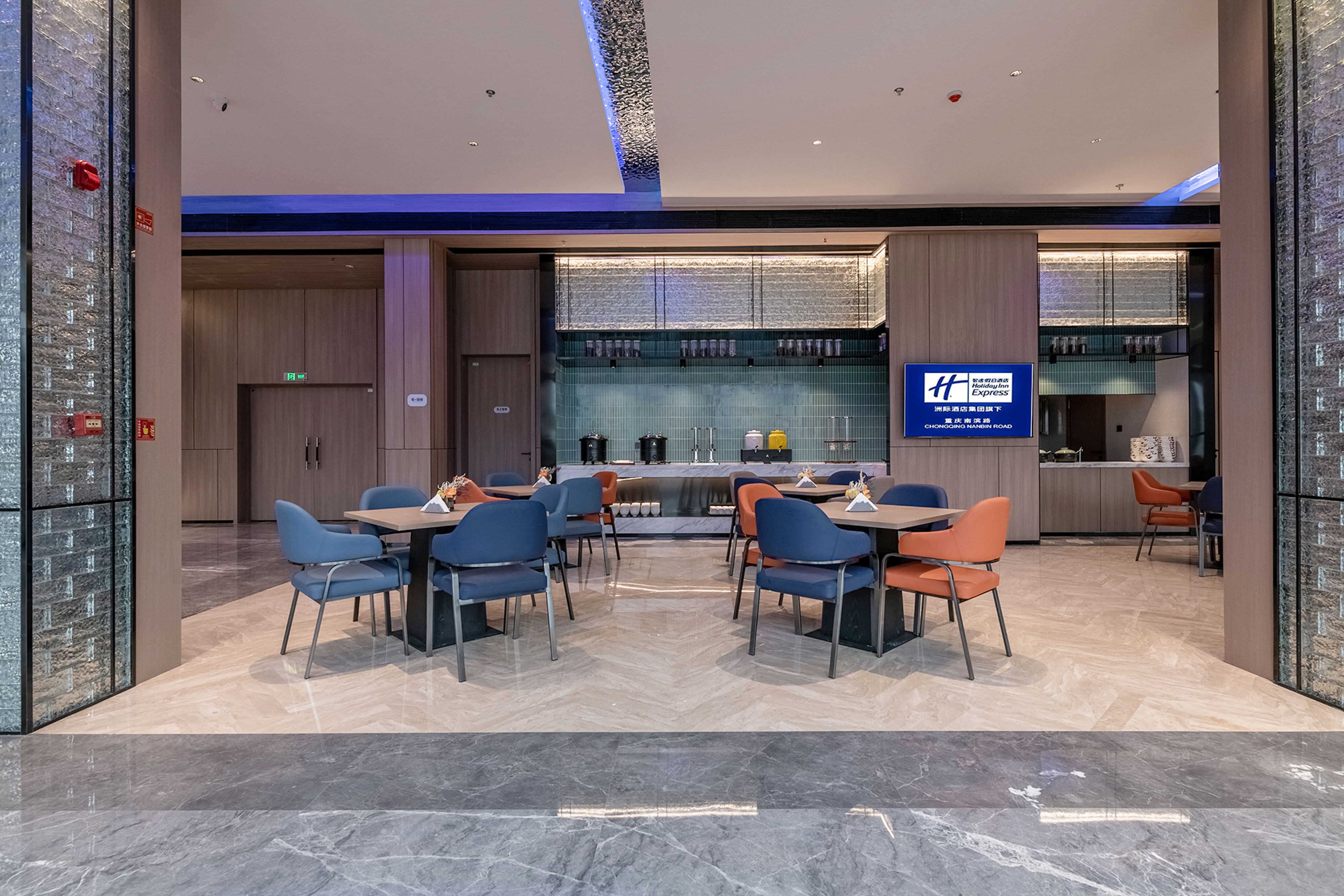 Holiday Inn Express Chongqing Nanbin Road 30/36