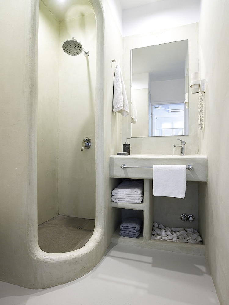 Delmar Apartments And Suites 48/50