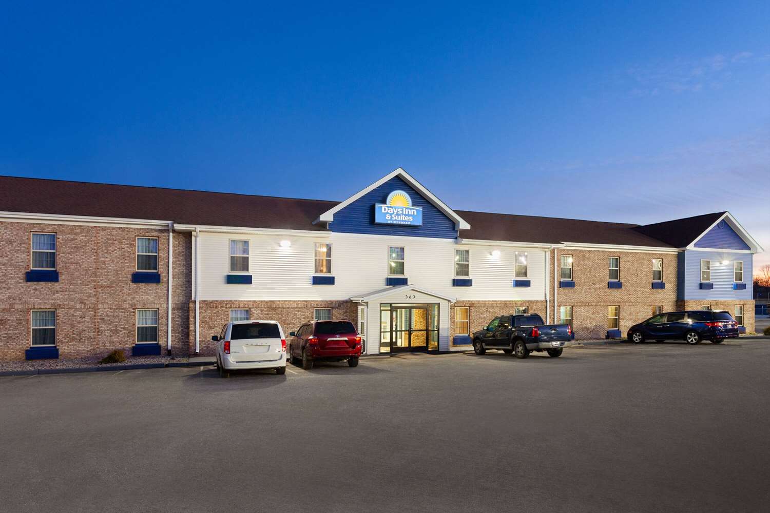 Days Inn & Suites by Wyndham Sellersburg 29/32