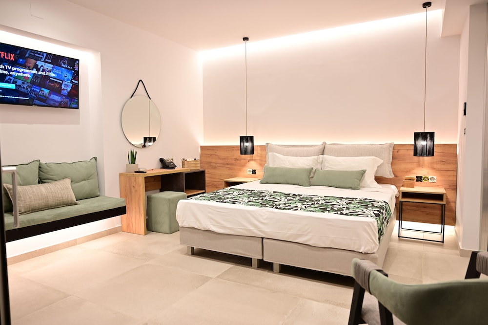 Private, Infinity, Junior Suite, Queen Bed, Sea View, Private Infinity Pool