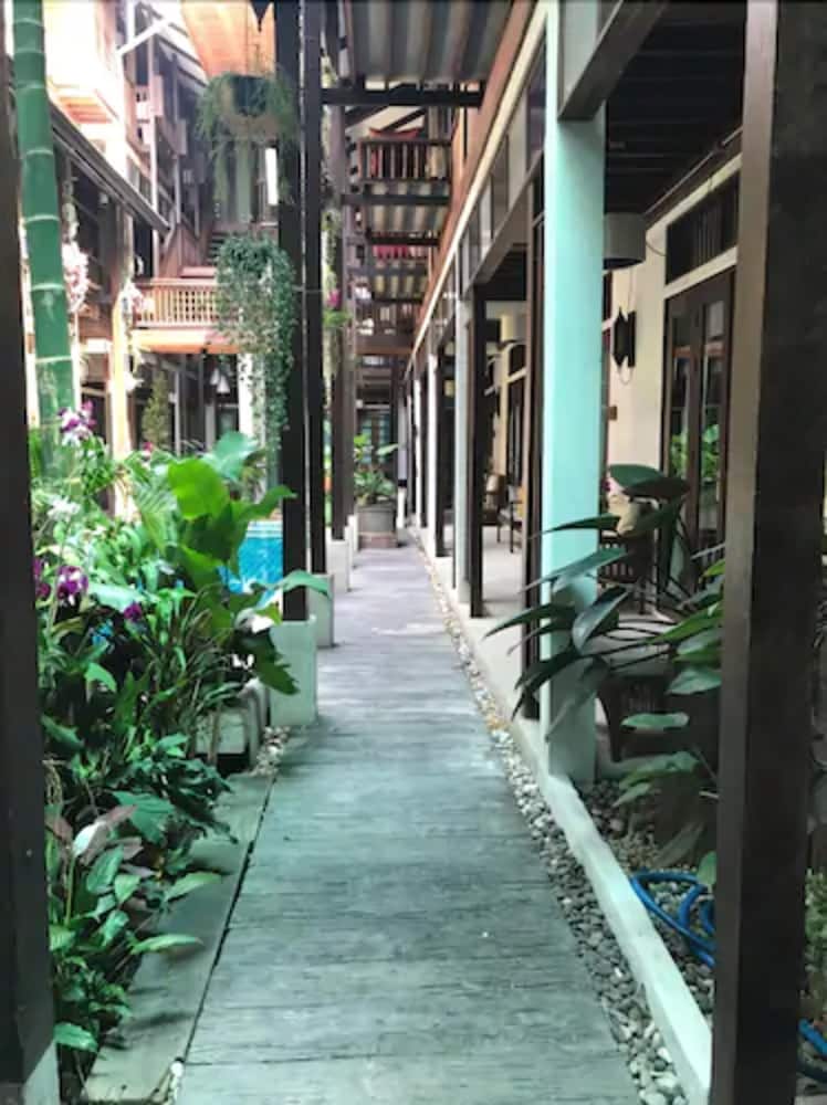 Ban Chang Tong Hotel 54/62