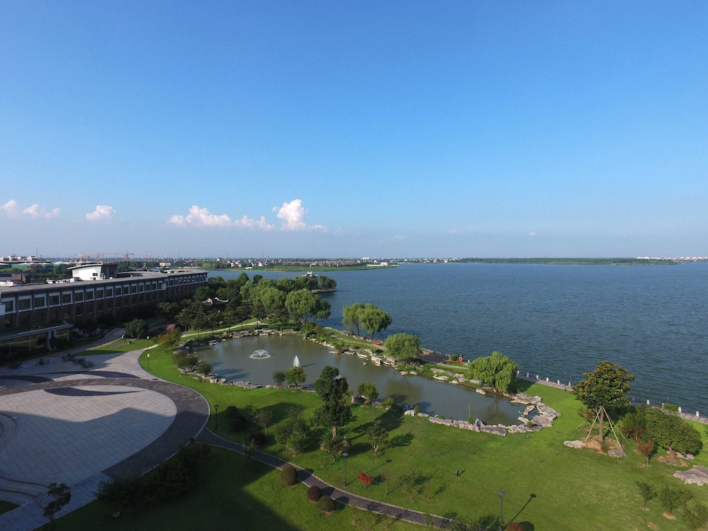 Tongli Lakeview Hotel 71/76
