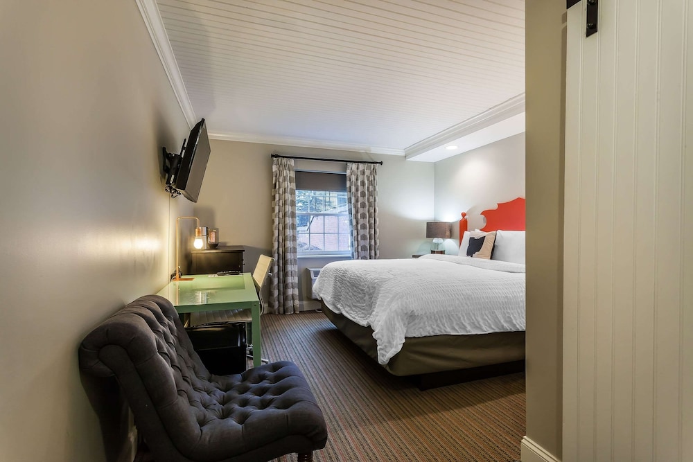 Aurora Inn Hotel And Event Center 20/45