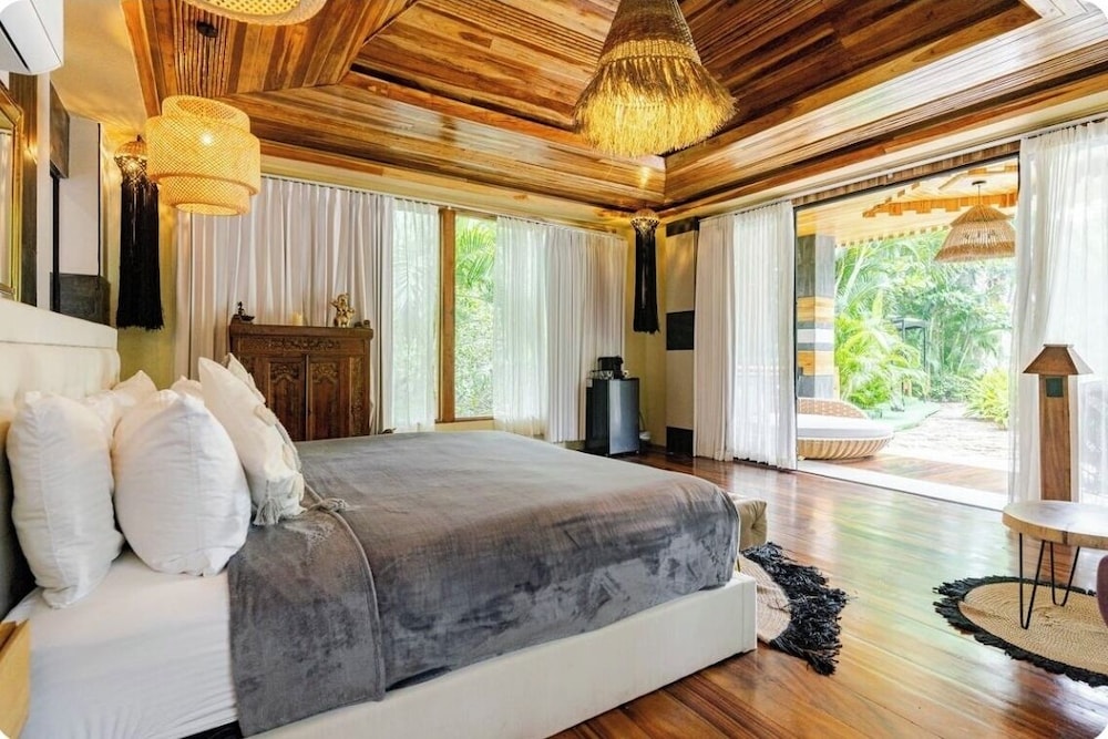 Ocho Artisan Bungalows 17/80
