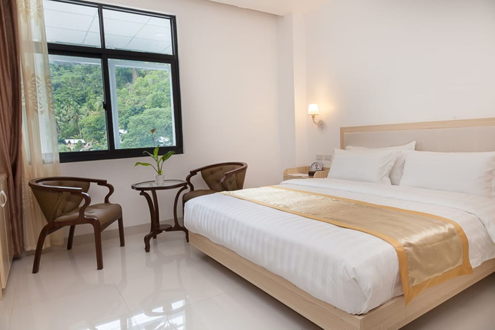 One El Nido Suite 43/96