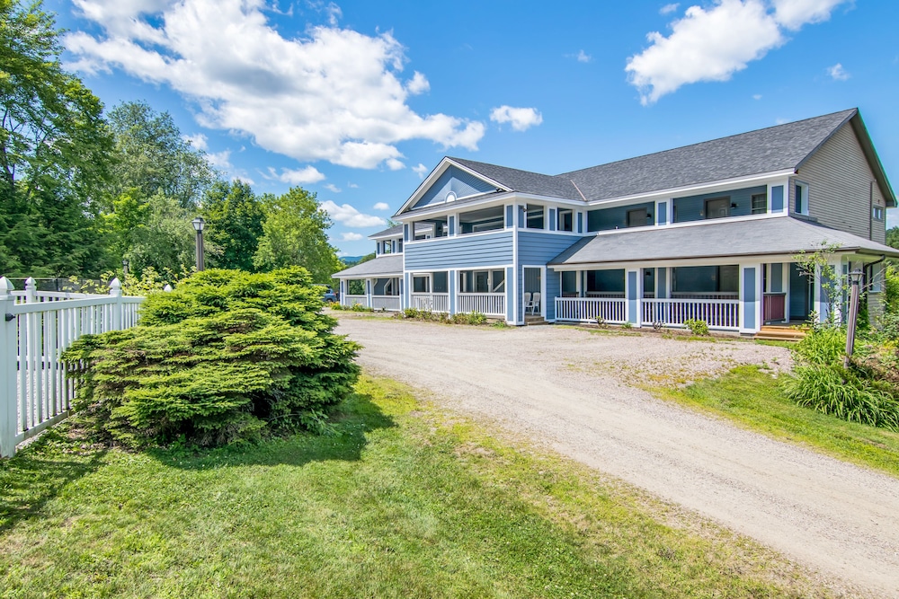 Grey Fox Inn Resort 3/66