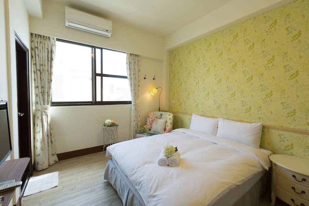 ROOM, DOUBLE BED