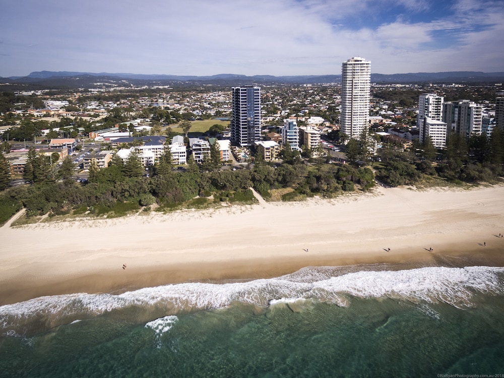 Boardwalk Burleigh Beach 42/47