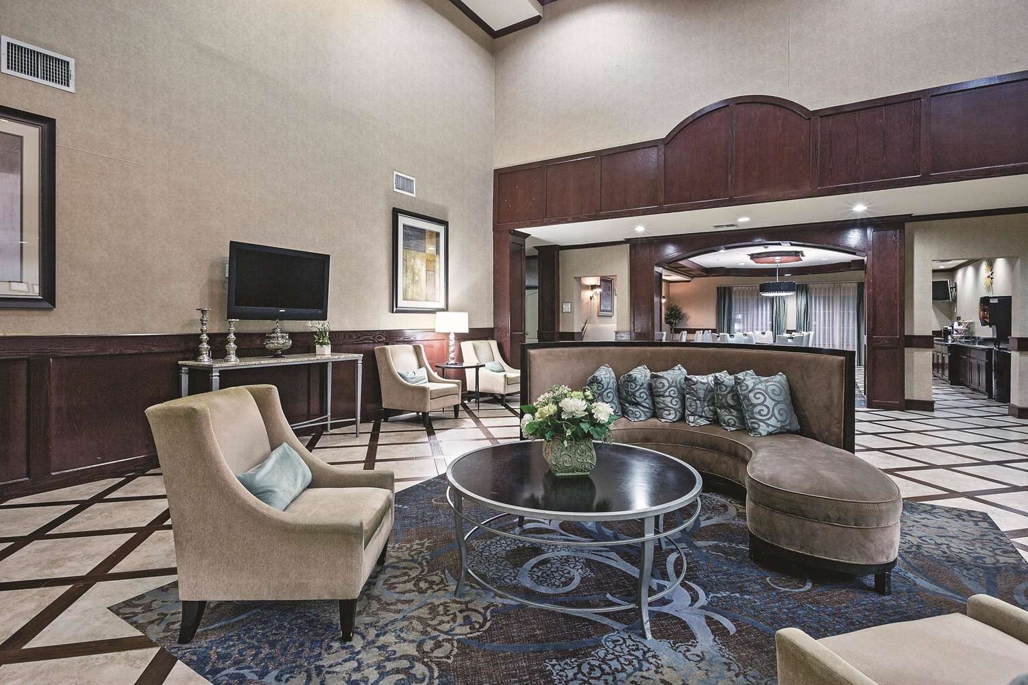 La Quinta Inn and Suites by Wyndham DFW Airport West - Euless 31/65