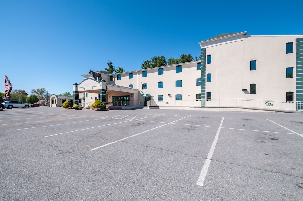 Rodeway Inn and Suites Charles Town WV 3/45