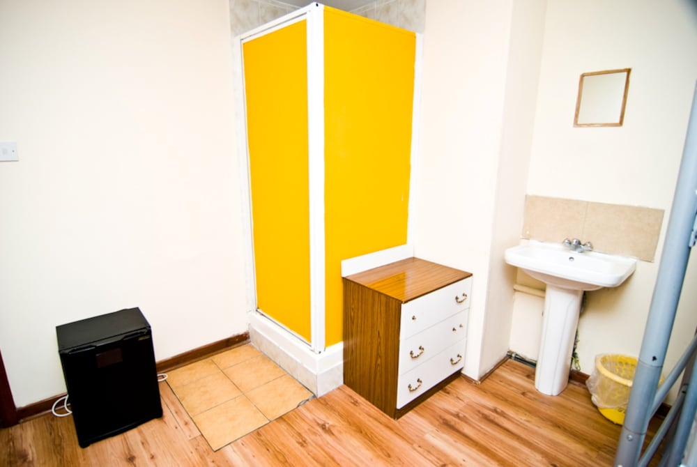 Kensal Green Backpackers 1 42/56