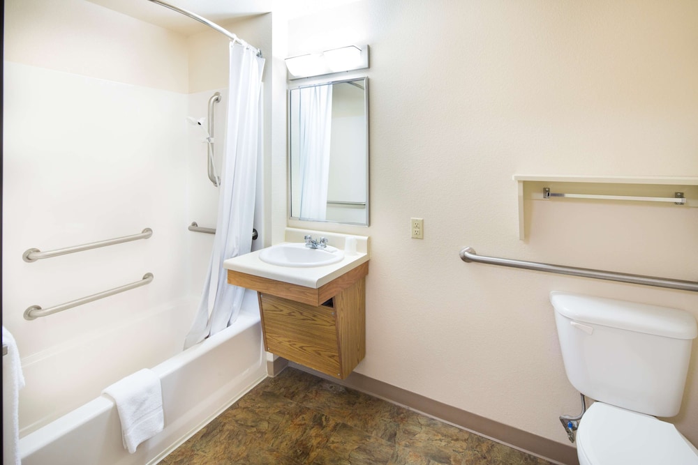 WoodSpring Suites McKinney 10/34