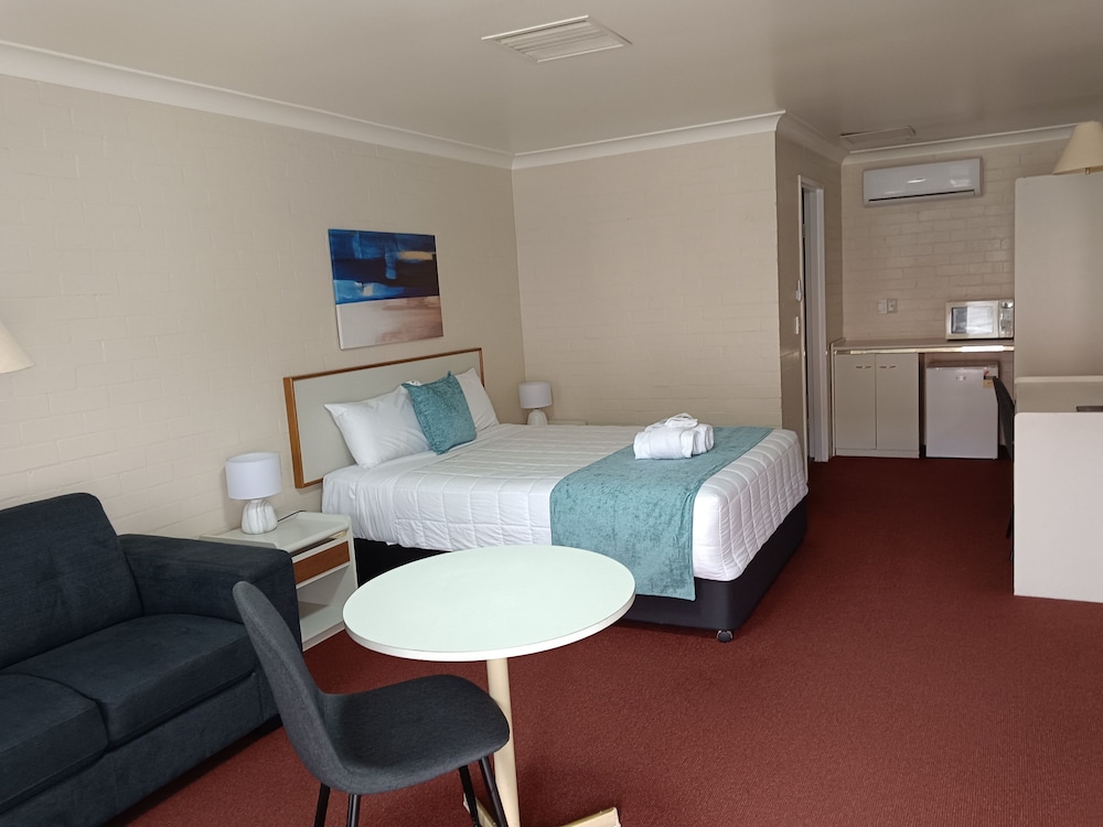 Club Motel 20/32