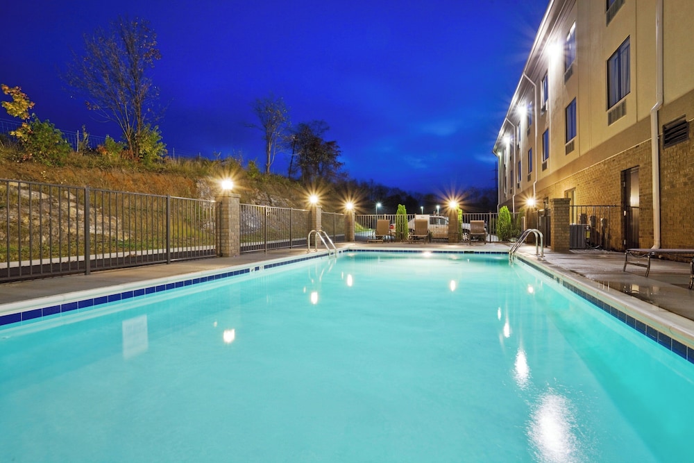 Holiday Inn Express Troutville - Roanoke North 44/60