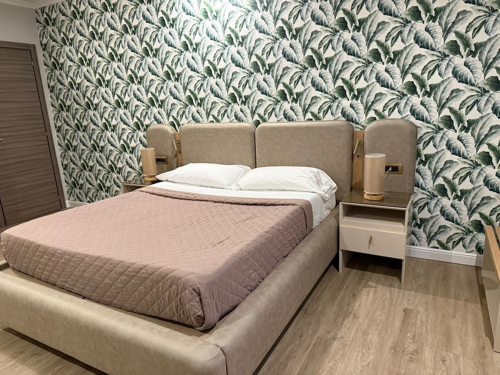 Deluxe, Double Bed