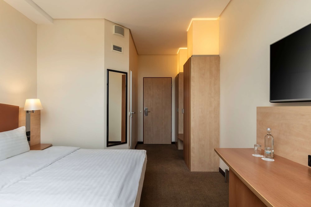 IntercityHotel Berlin Ostbahnhof 23/38
