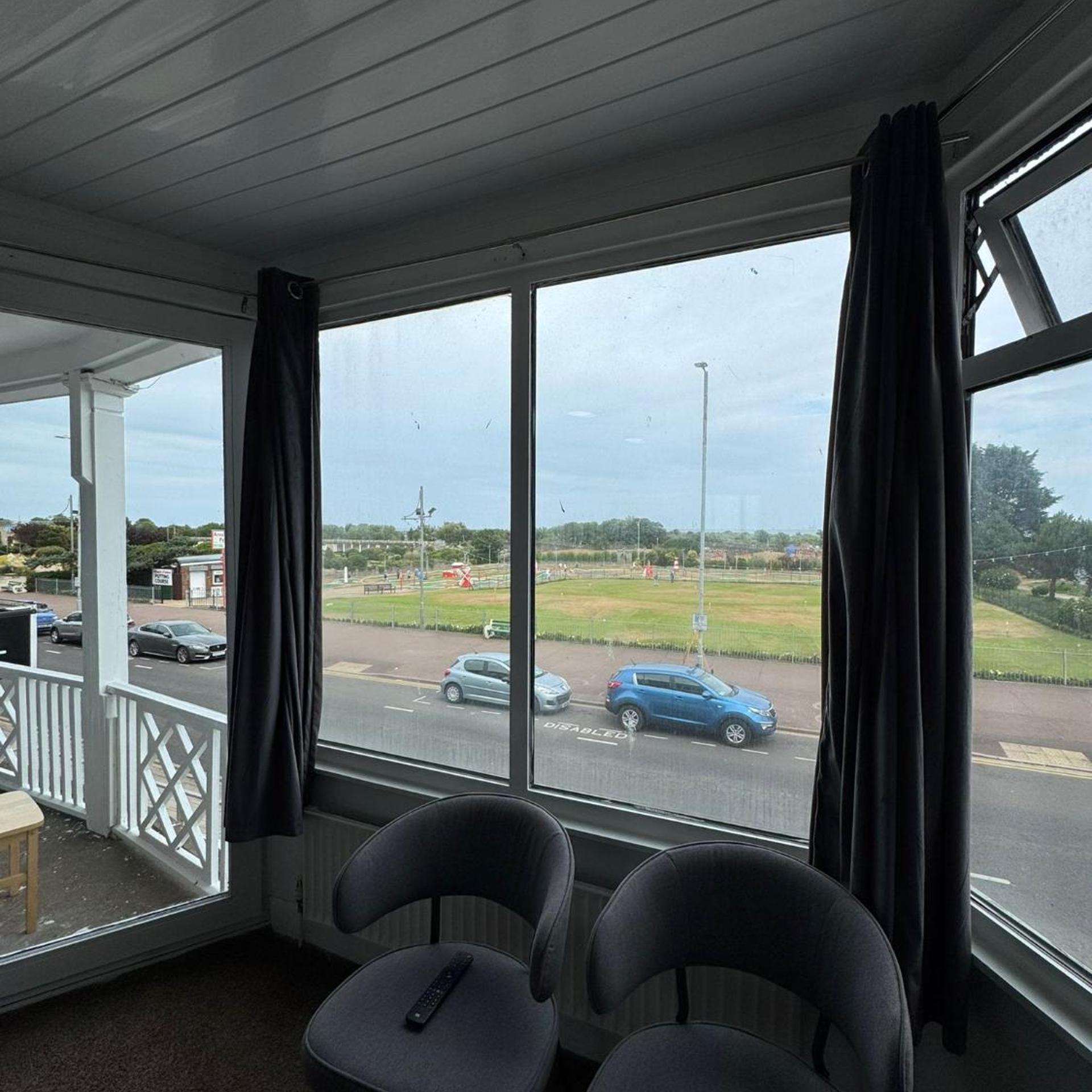 Sea Side Hotel 23/38
