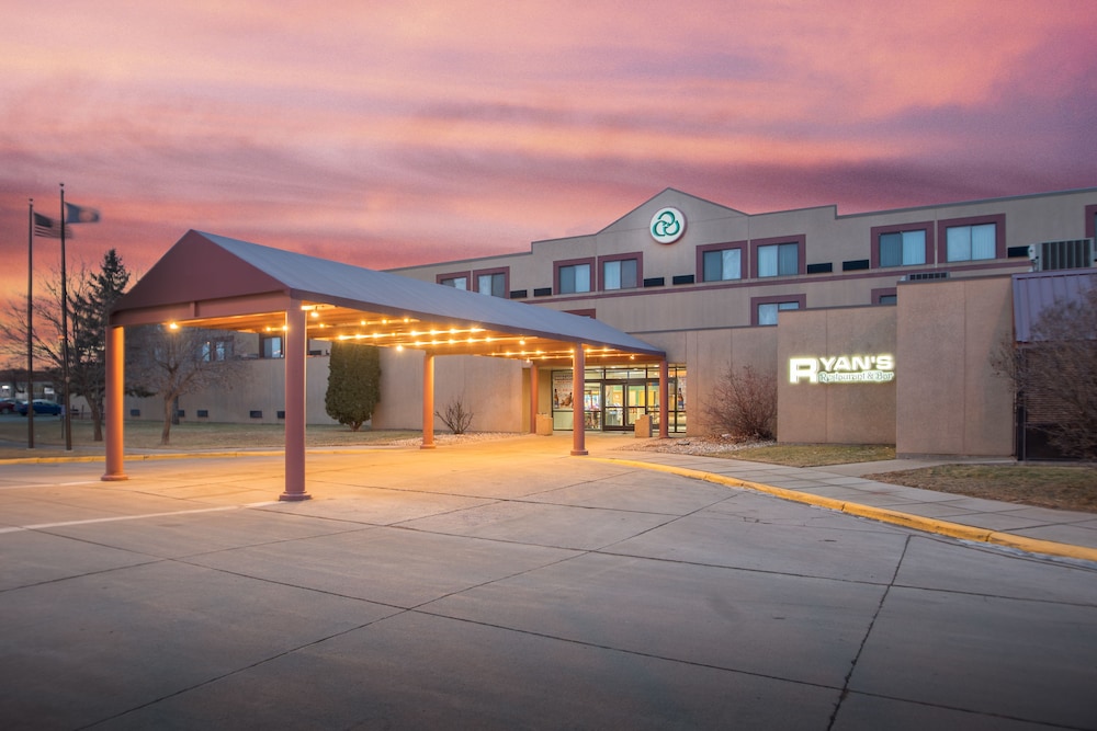 Crossroads Hotel Huron Event Center 45/50