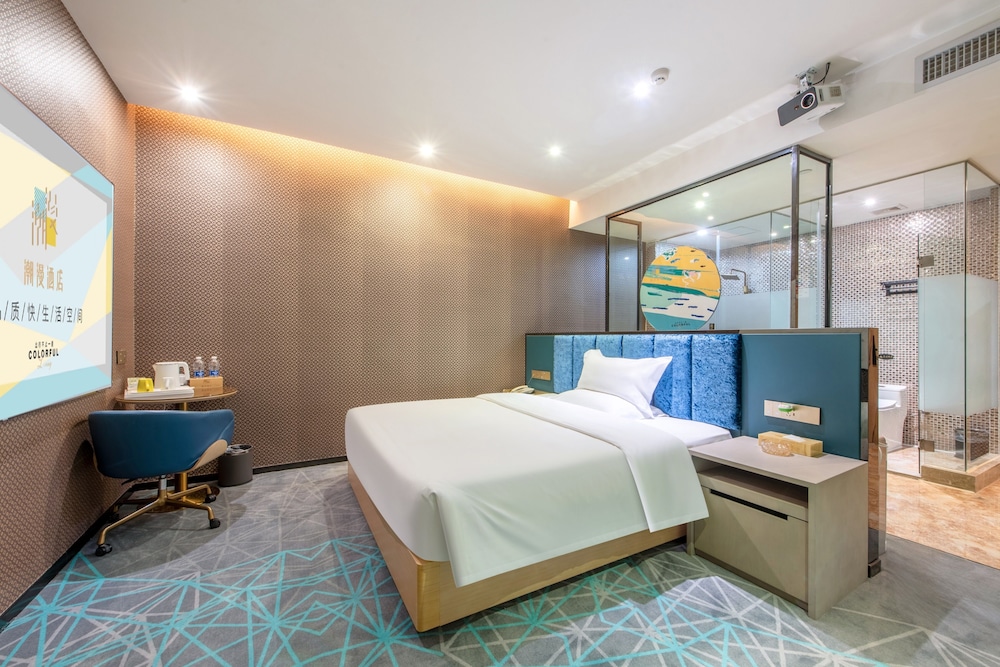 Elite, Queen Bed, No Window