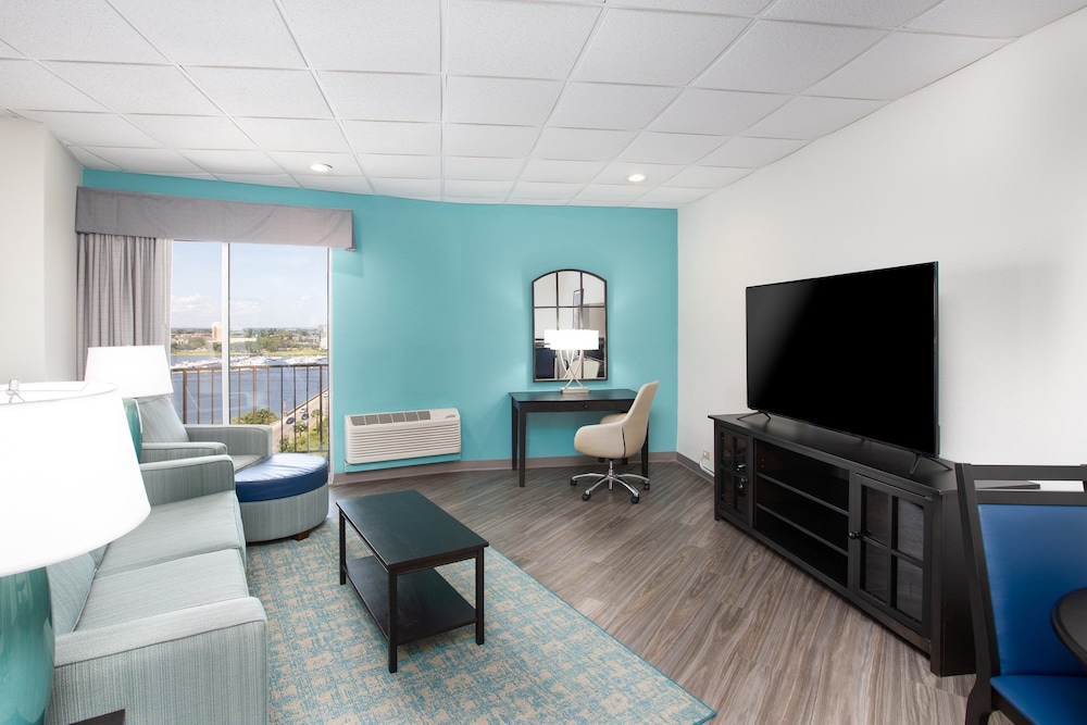 Holiday Inn Riverview 36/59