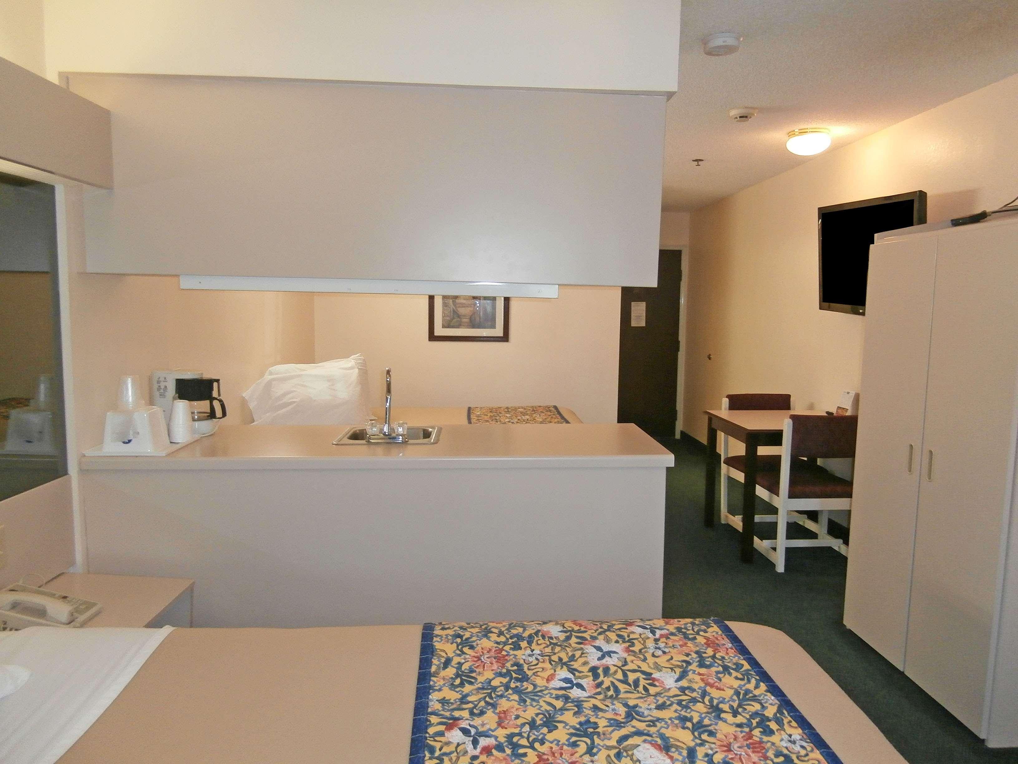 Americas Best Value Inn & Suites Mcdonough 1/16