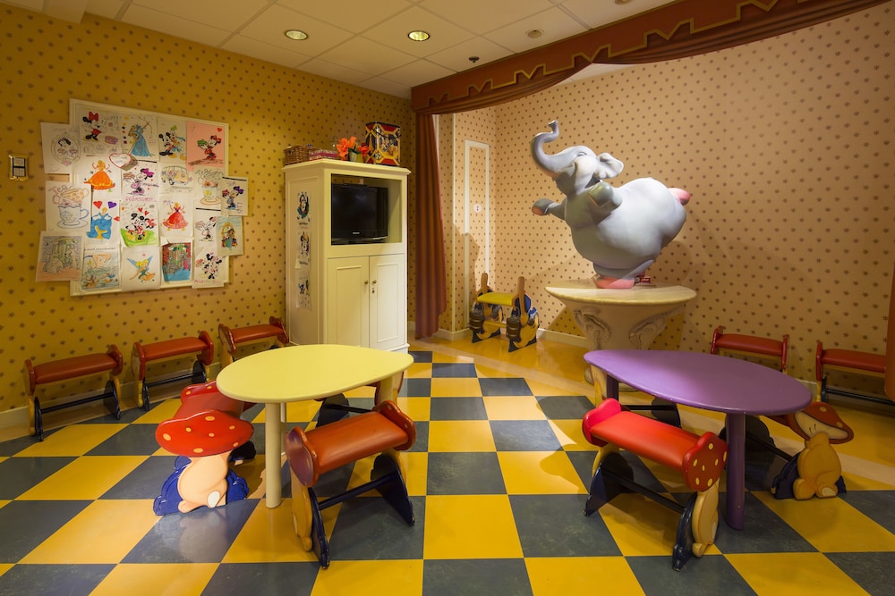 DISNEYLAND HOTEL 40/62