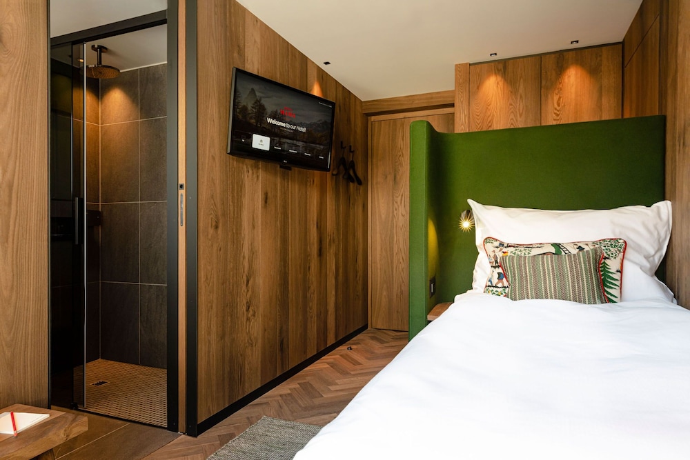 Mama, Single, Single Bed