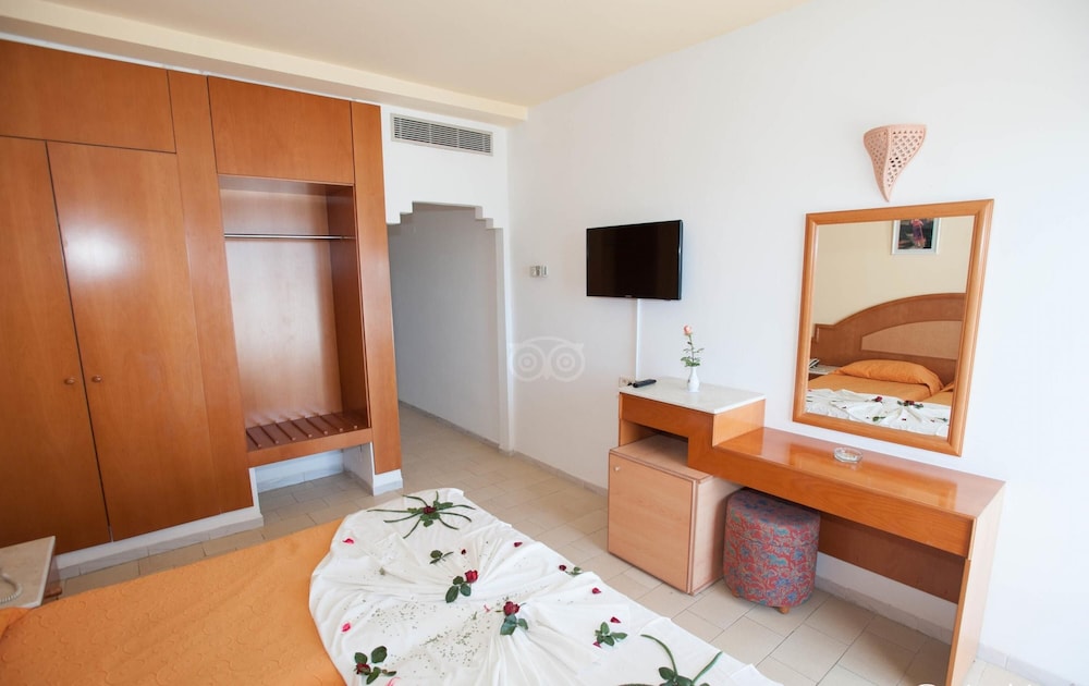 Thapsus Beach Resort 17/48