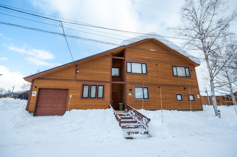 Country Resort Niseko (ex The Chalets at Country Resort) 4/77