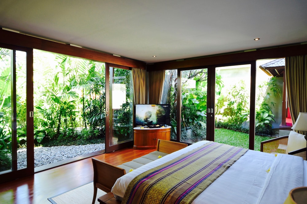 THE SHANTI RESIDENCE AND RESORT 16/66