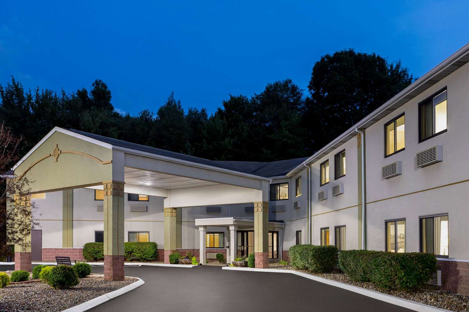 Spark by Hilton Grove City Mercer 3/33