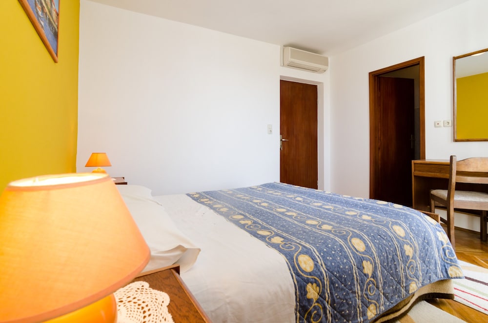 GUESTHOUSE MORETIC 13/40