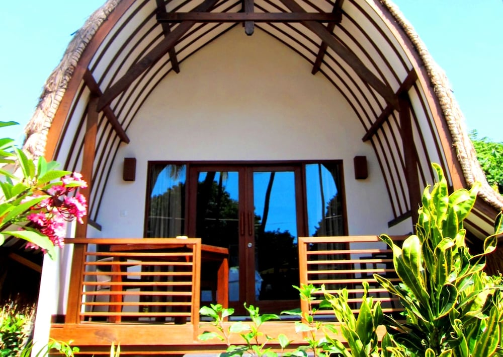 OCEANS 5 DIVE RESORT 2/77