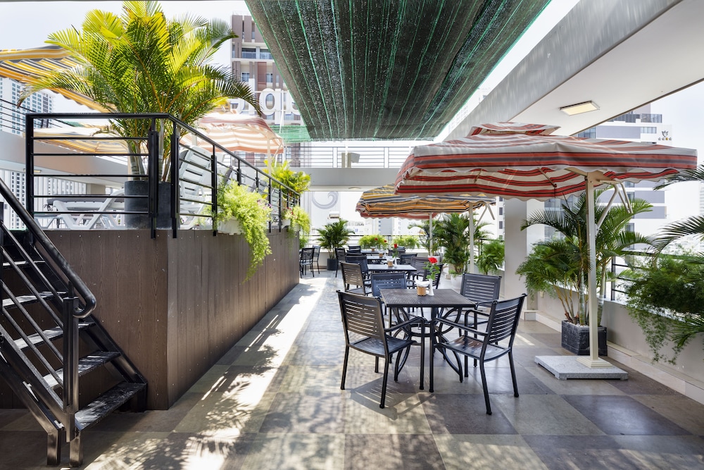 Maple Leaf Hotel & Apartment 8/75