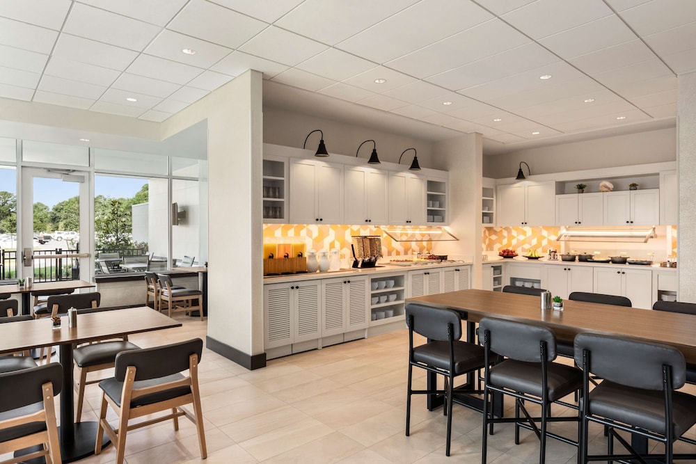 Hyatt Place Virginia Beach Town Center 35/52
